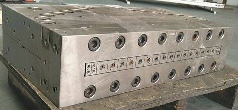 800 mm PVC WPC Πίνακα πόρτας Τύπος εκτόξευσης για τη μορφή και 700.800.900 πλάτος