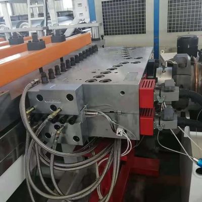 Γραμμή εκτόξευσης φύλλων παραγωγής PVC WPC Foam Board με μη εφαρμοστέο δείκτη L/D βίδες