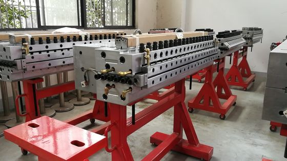 Μοναδική κοιλότητα 1320 mm P20 Τύπος εκτόξευσης φύλλων από αφρό για έπιπλα και διαφημιστικές πινακίδες