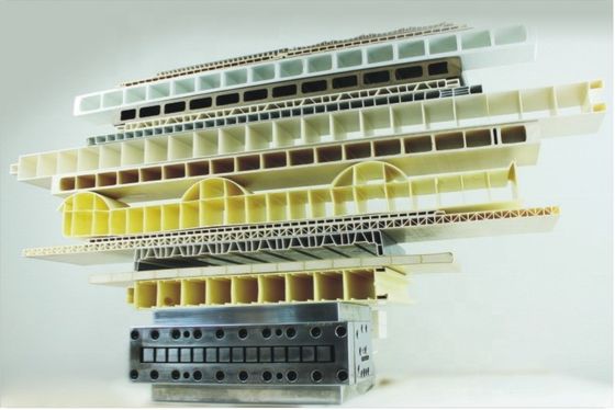 55kW Δύναμη Yuhao μηχανή εκτόξευσης πίνακα PVC πόρτας για την παραγωγή προφίλ Pvc SIEMENS