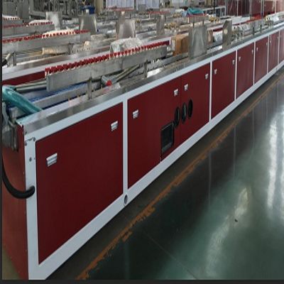 Μηχανή κατασκευής προφίλ επιφάνειας από πλαστικό PE WPC διπλής βίδες για 150-200kg/h Ικανότητα