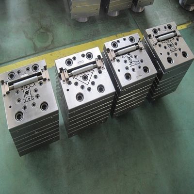 Σχεδιασμός προφίλ PVC Πλαστικό μούχλα εκτόξευσης για UPVC παράθυρο EKO και αποδοτικότητα