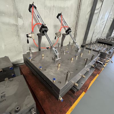 Συμπληρωματική εξόρυξη Wallboard Asa Pc Pe Upvc Profile Extrusion Die Mold Moulds σε ασημένιο PVC