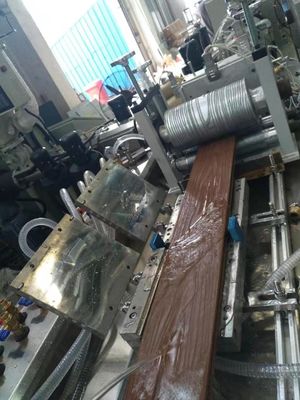 Μηχανή κατασκευής προφίλ επιφάνειας από πλαστικό PE WPC διπλής βίδες για 150-200kg/h Ικανότητα