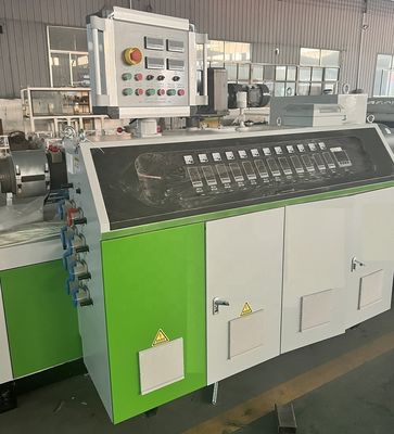 Εξωτερική οροφή WPC ξύλο πλαστικό σύνθετο Extruder πάτωμα κατασκευής μηχανή Προσαρμόσιμη