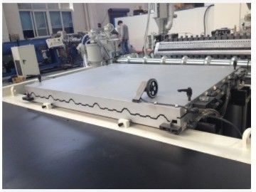 Μηχανή εκχύλισης κωνικών δίδυμων βιδών PVC γυαλισμένων φύλλων οροφής με ABB Inverte