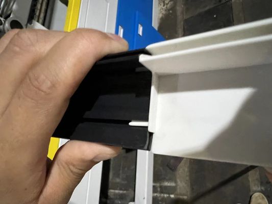 Προσαρμοσμένο προφίλ πλαστικού πλαισίου UPVC για την παραγωγή οικιακών προϊόντων