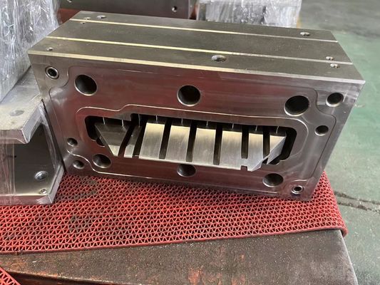 Σχήμα πλαισίου πόρτας από PVC ξύλινο πλαστικό αφρό για την εκτόξευση προφίλ παραθύρων και θυρών WPC PVC