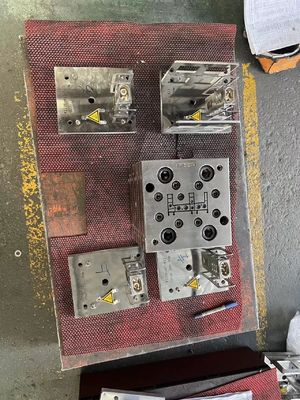 Κτίριο γωνίες Προφίλ PVC προσαρμοσμένο με 3CR17 υλικό καλούπις Παραγωγή και σχεδιασμός