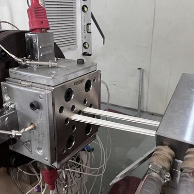 Προσαρμόσιμες πόρτες UPVC και μηχανή κατασκευής παραθύρων με πλαστικά προφίλ παραθύρων PVC