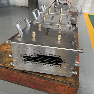 Επαγγελματικό μούχλα WPC για εκτόξευση UPVC PVC WPC PE μούχλα χειροπέδου