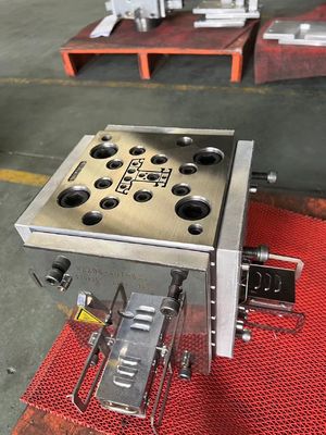 Σκηνοθεσία για το PVC Profile Extrusion Mold για πλαστικό προφίλ πόρτας και παραθύρου