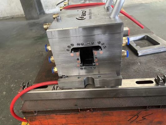 Σκηνοθεσία για το PVC Profile Extrusion Mold για πλαστικό προφίλ πόρτας και παραθύρου