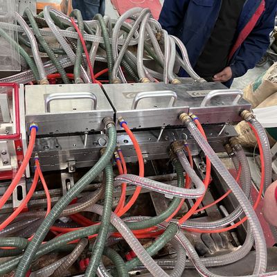 Σκηνοθεσία για το PVC Profile Extrusion Mold για πλαστικό προφίλ πόρτας και παραθύρου