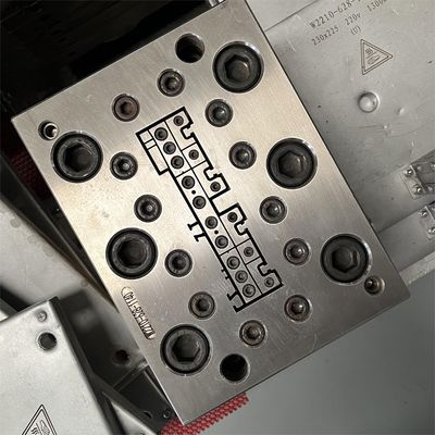 Σκηνοθεσία για το PVC Profile Extrusion Mold για πλαστικό προφίλ πόρτας και παραθύρου
