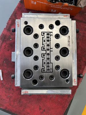 Προσαρμοσμένο 3CR17 Extrusion Die για την ανάγλυψη προφίλ παράθυρο συν-εξόρυξης στο AutoCAD