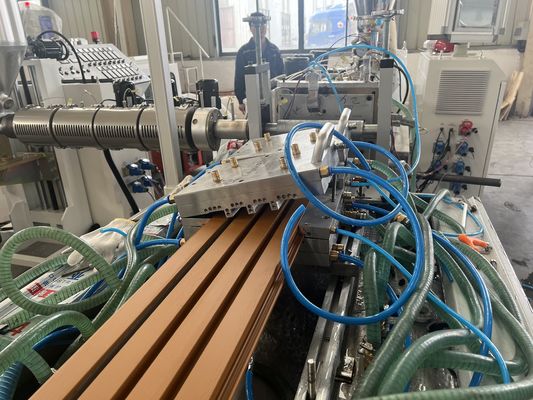 Προσαρμοσμένο PP PE WPC PVC Φράχτης Προφίλ Έκτασης Mold για ξύλο πλαστικό πάτωμα
