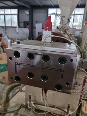 Μέγεθος πελάτη Upvc διασταυρούμενο προφίλ παράθυρο εκχύλισμα μούχλα φύλλο PVC για την διακόσμηση τοίχου