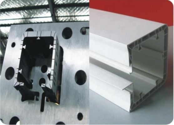 Επαγγελματική εκτόξευση μερών προφίλ PVC για επεξεργασία γυαλισμού ηλεκτροπληγήσεως