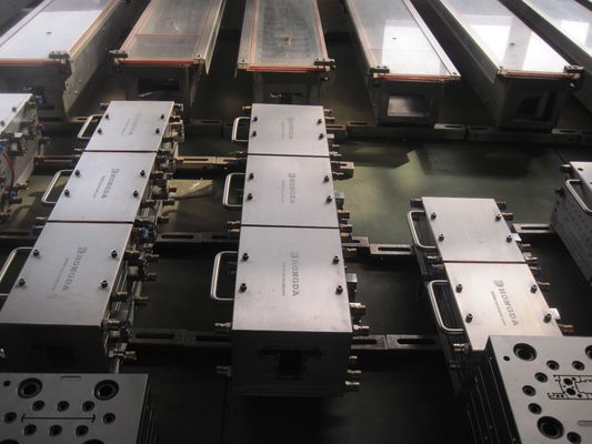 Σχήμα εκτόξευσης προφίλ PVC με ασημένιο φινίρισμα για τη διαμόρφωση εξαρτημάτων παραθύρων και θυρών